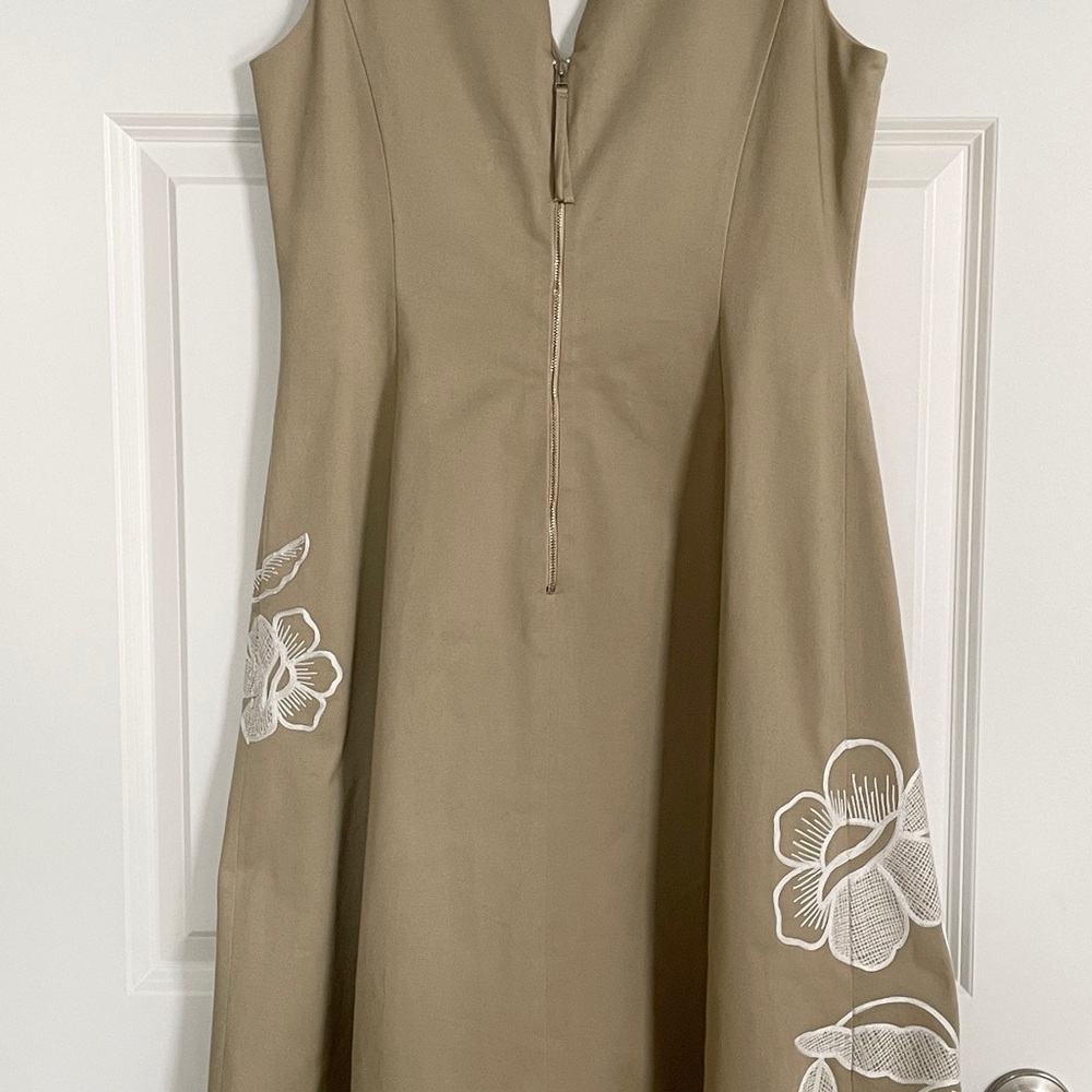 Carolina Herrera Floral Print Midi Dress with Embroidered Detail - Worn Once!! - Picture 4 of 7